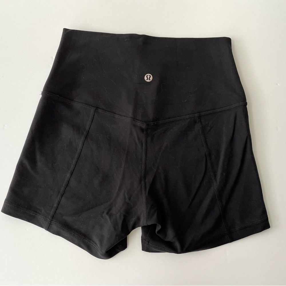 ✨ BRAND NEW ✨ Lululemon Align Shorts 4” (SiE 6)